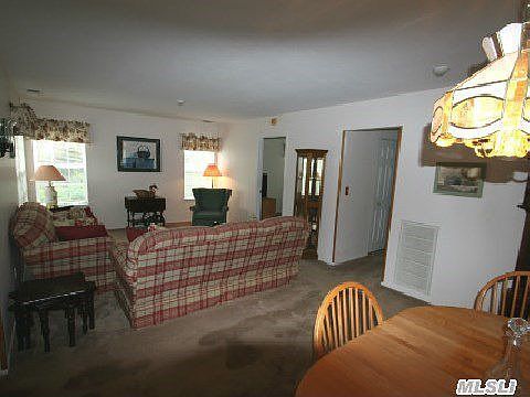 4th image of 33 Theodore Dr