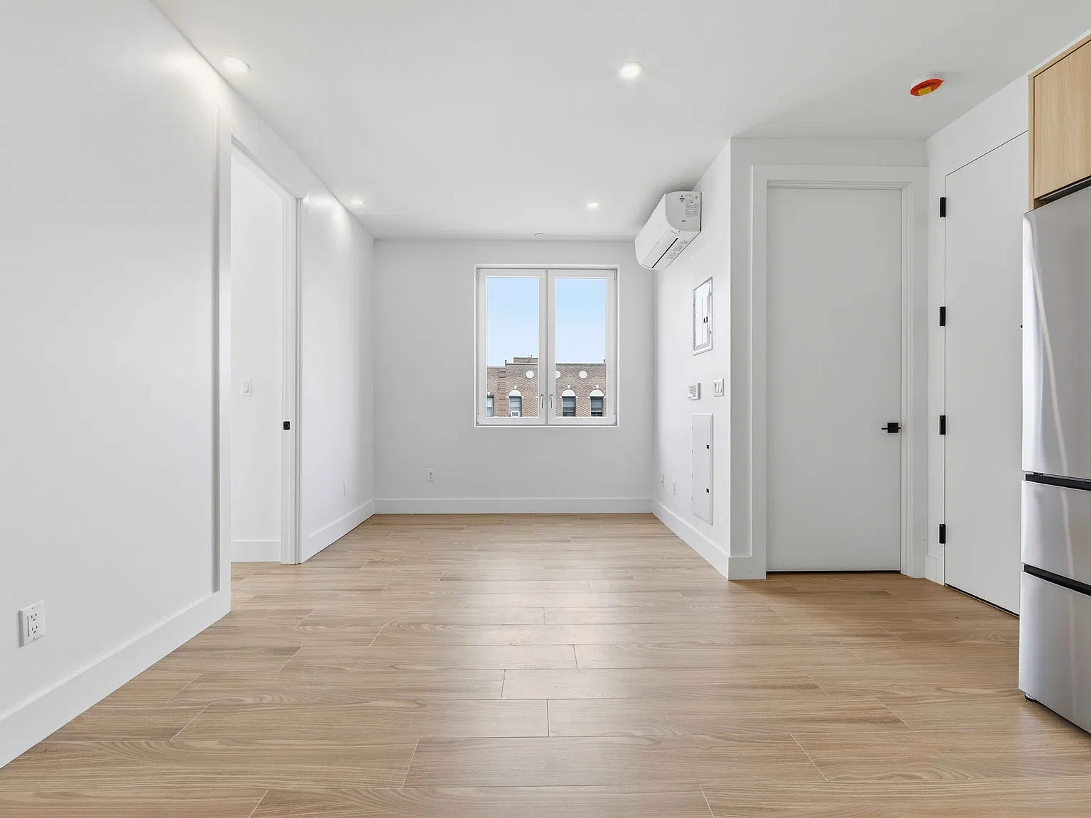 105 Hawthorne Street — Photo 4