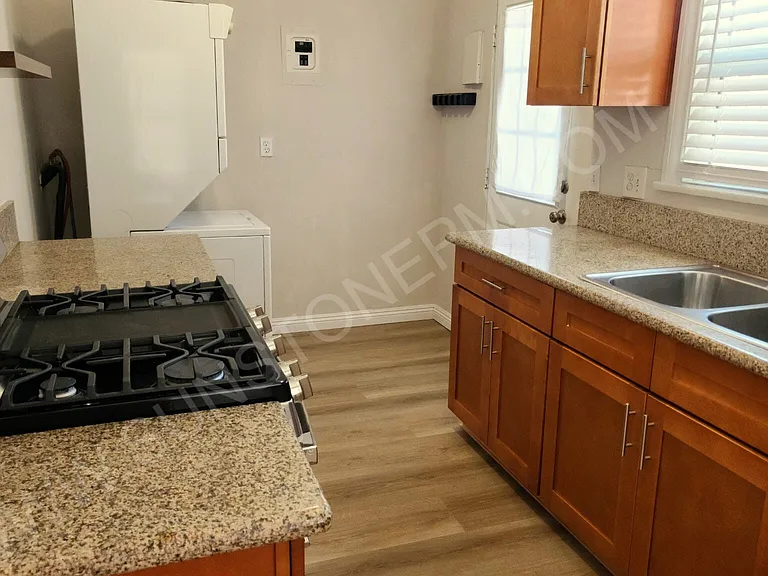 975 N Eleanor St — Photo 8