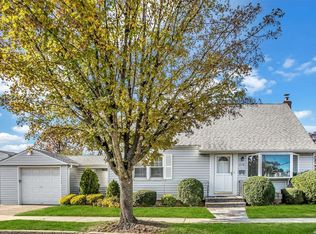 216 N Grove St, Valley Stream, NY 11580