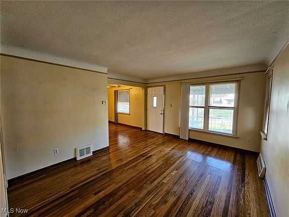 3rd image of 8303 Deerfield Dr