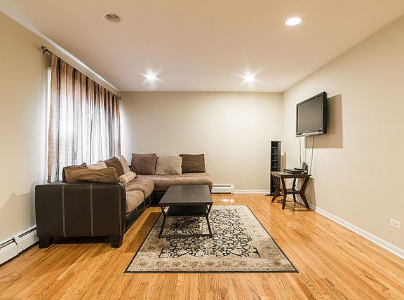 5th image of 7407 N Winchester Ave APT 203