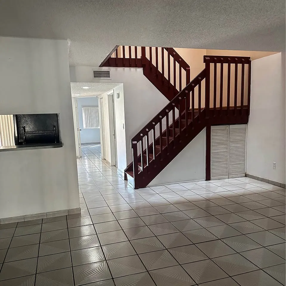 4 bed, 3.5 bath, 2100 sqft, $3,000 — Photo 2