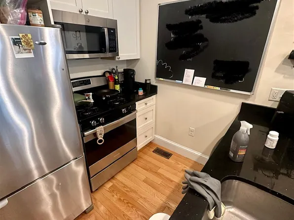 10 Putnam St #3, Somerville, MA 02143