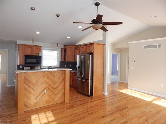 5th image of 8268 Rhode Dr
