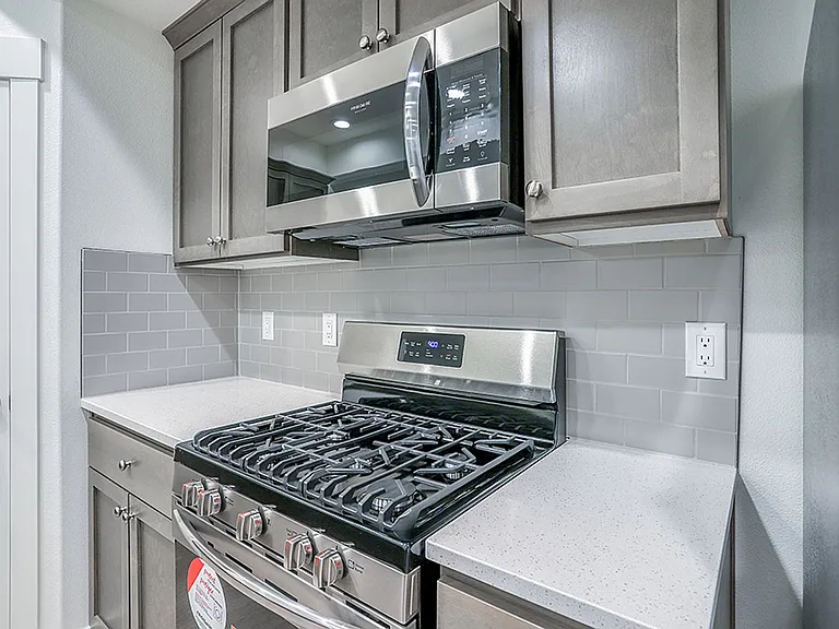1122 N Auburn Pl — Photo 9