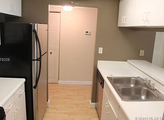 5th image of 850 N Miami Ave #205