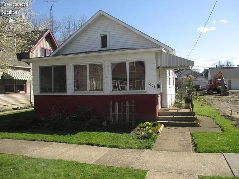 1008 4th St photo 1