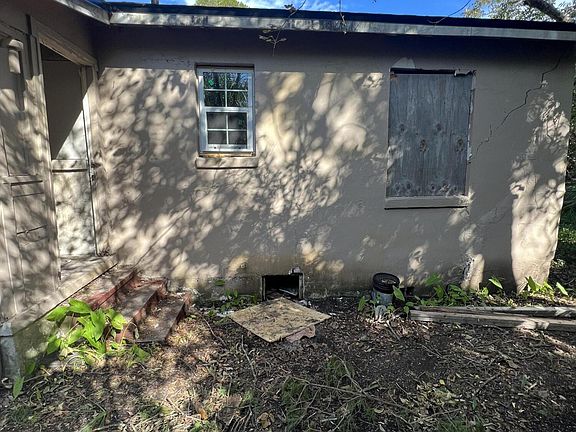 5th image of 1316 E 10TH Street
