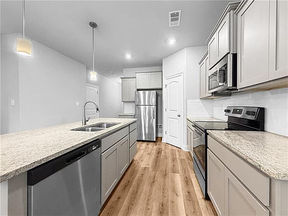 4th image of 51201 Riverbend Dr