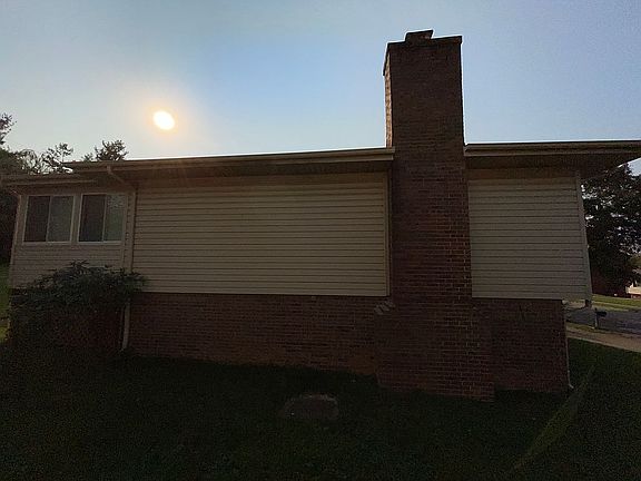 2nd image of 3709 Forest Green Dr