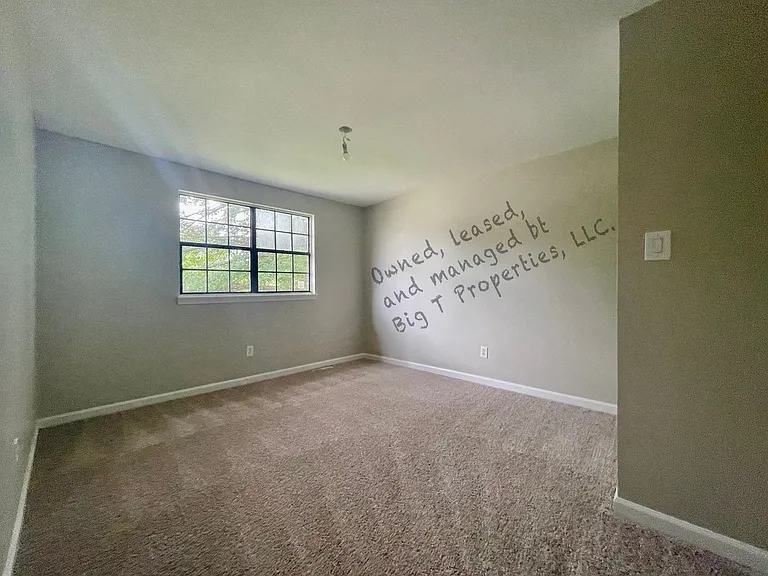 4 Regal Ct — Photo 13