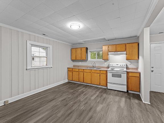 4th image of 948 Halsey Ln
