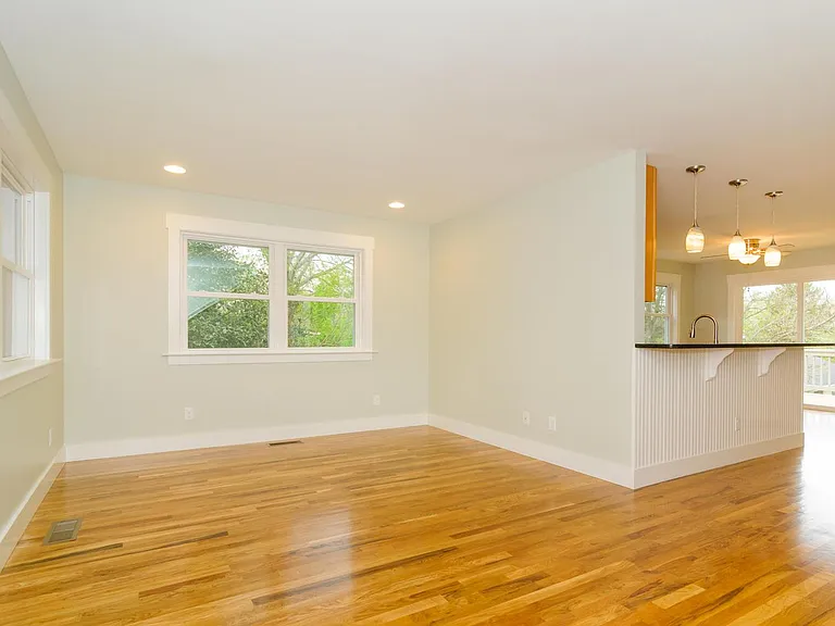 11 Hubbard Ave — Photo 6