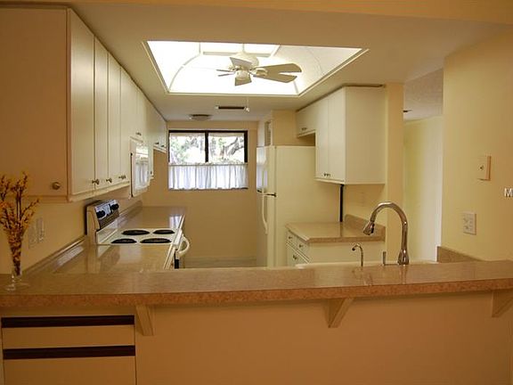 5th image of 1712 Golfview Dr