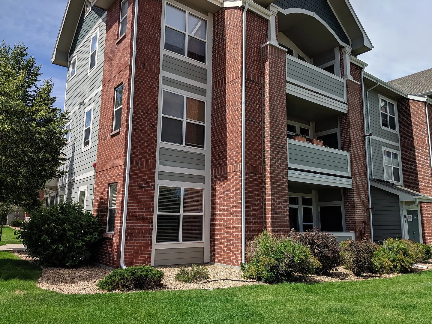 Beautiful Ground Floor Condo, Steps From Light Rail - Close to Fitzsimmons/DIA — Photo 1