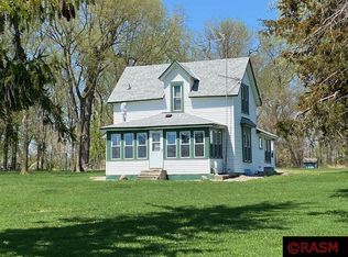47420 217th St, Hanska, MN 56041