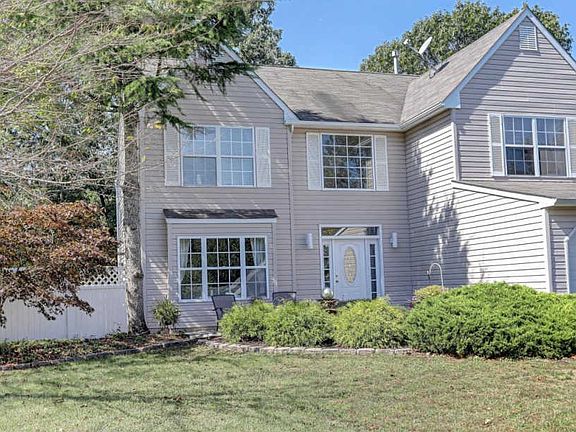 2nd image of 74 Moonlight Ct