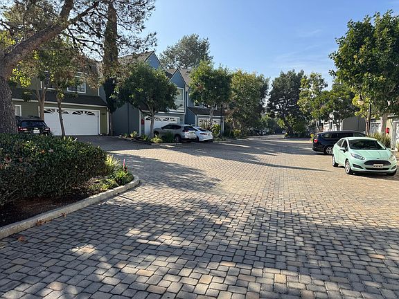 2nd image of 6041 Loynes Dr
