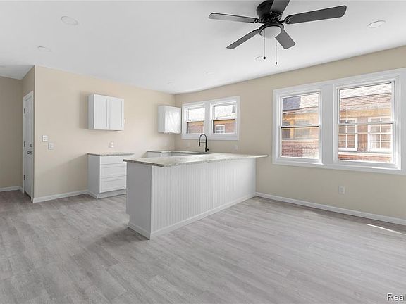 4th image of 2995 Richton St #3