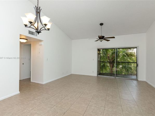 717 Gardens Dr APT 201