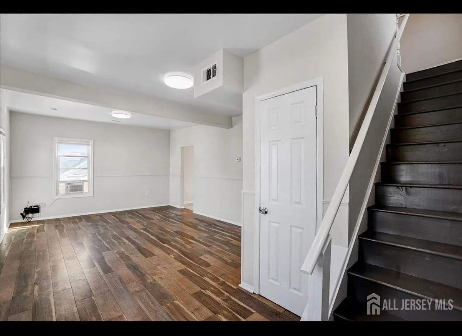 111 John St — Photo 4