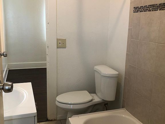4th image of 609 17th St