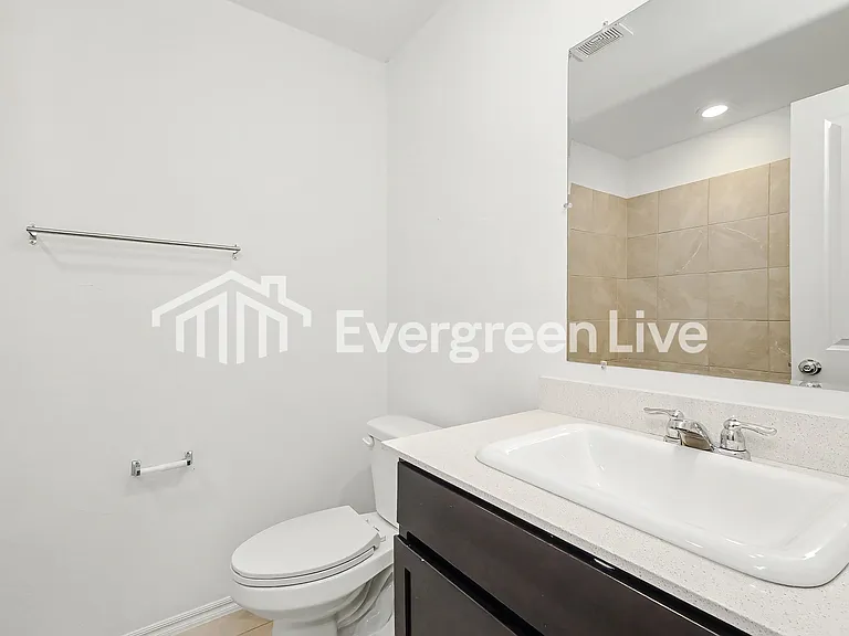 2308 Bleeker St — Photo 14