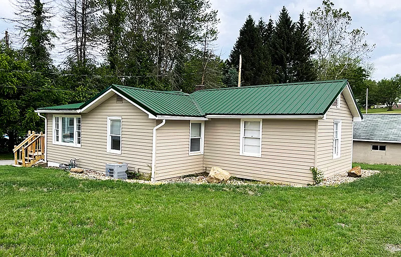 3 bed, 968 sqft, $1,675 — Photo 2