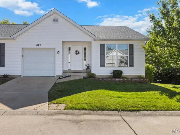 629 Pacific Estates Dr, Pacific, MO 63069