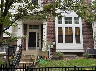 516 Grosvenor Ln, Aurora, IL 60504