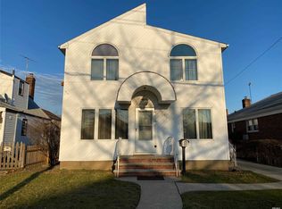 7943 263rd St, Glen Oaks, NY 11004