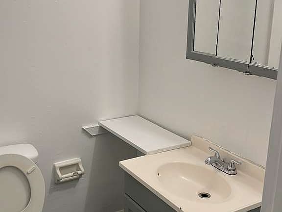 3rd image of 2526 Glenrose Ave