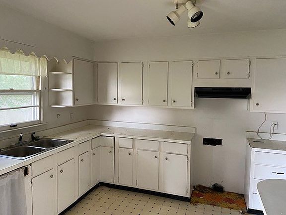 4th image of 30 Mountainview Ln