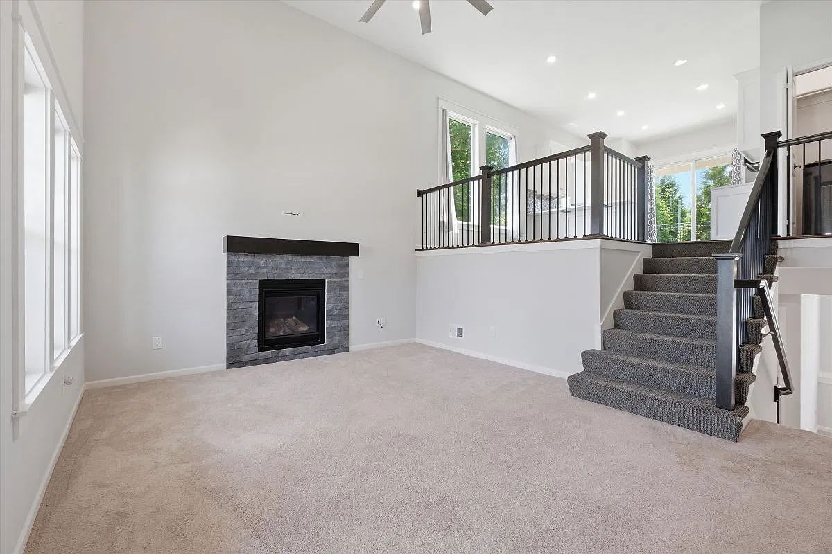 4 bed, 3.0 bath, 1935 sqft, $2,800 — Photo 2