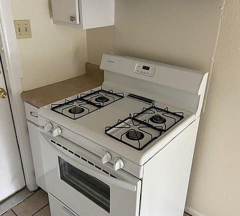 4th image of 810 Hazelton St APT B