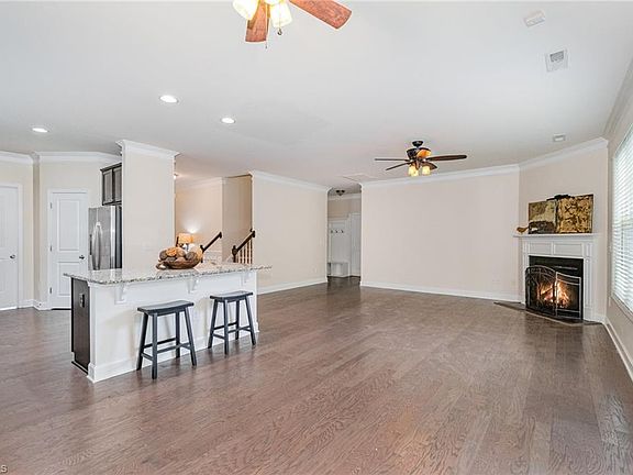 4th image of 5 Harbor Glen Ct