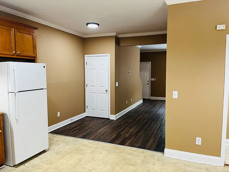 11-17 Jordan Rd — Photo 11