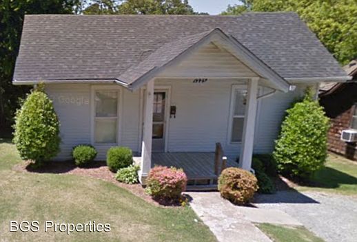 1st image of 1225 Woodlawn Ave