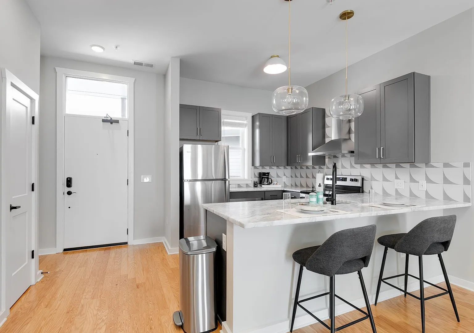 2416 Jefferson Ave — Photo 4