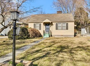 909 Banks Ave, Knoxville, TN 37917