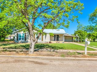 206 Largent Ave, Ballinger, TX 76821