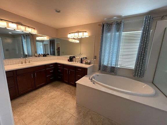 5th image of 261 Heartland Dr