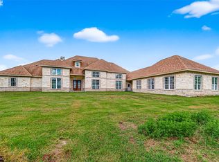 1013 Battlebell Rd, Highlands, TX 77562