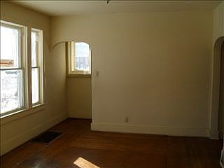 2nd image of 1418 W Lexington Ave