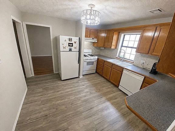 4th image of 4608 N Mueller Ave