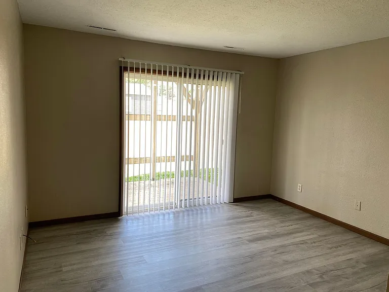 890 Grand Ave — Photo 2