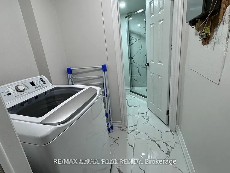 38 Saintsbury Sq #BASEMENT — Photo 7