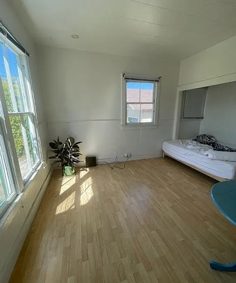 510 E Victoria St #A — Photo 2
