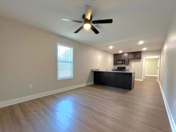 2nd image of 607 Lenora St #607